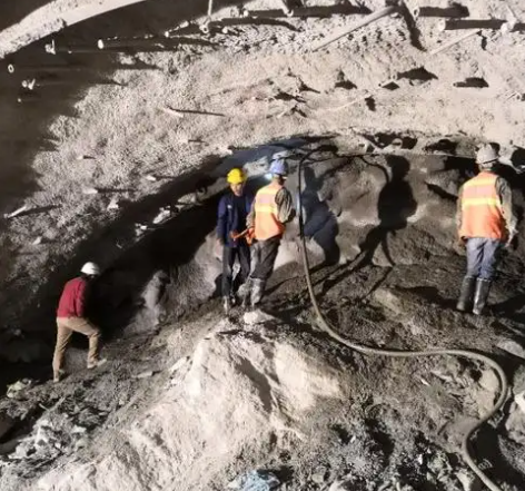 瓯海拱顶带模注浆料的施工流程及注意事项